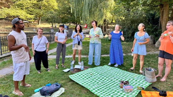 Mitglieder des OVGC proben im Park