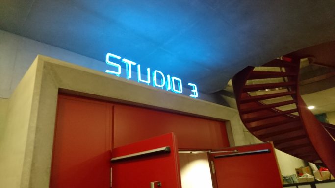 Foto des Eingangs zu Studio 3, wo das SAT 1-Morgenmagazin gedreht wird.